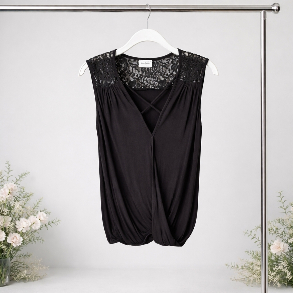 Free Kisses Sleeveless Black Lace-Trim V-Neck Top Size Medium - Picture 6 of 9